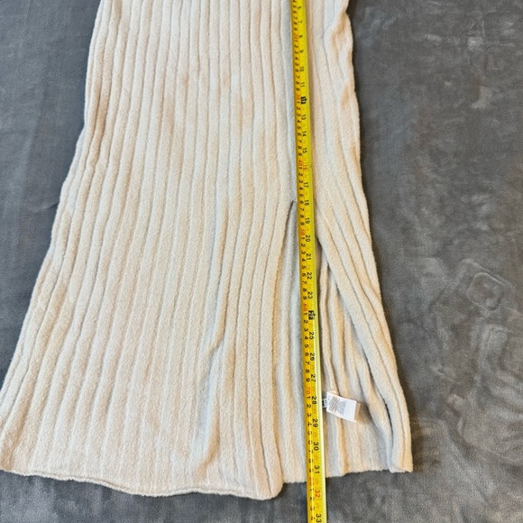 Aerie Cream Ribbed Midi Skirt
#1274 - Picture 4 of 9